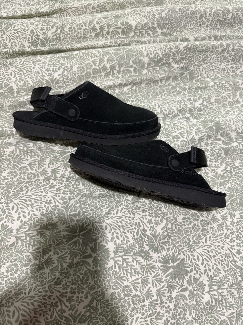 UGG Big Kids Goldenstar Clog - Picture 2 of 5